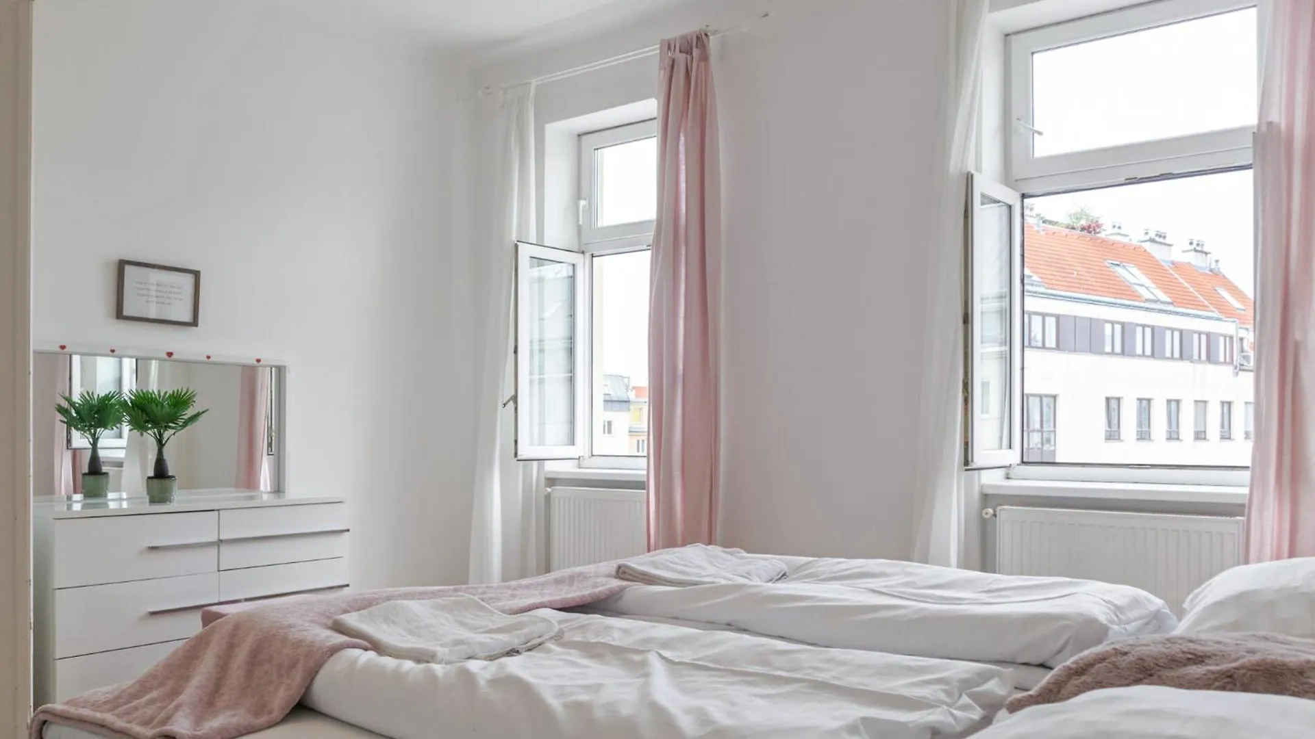 Affordable 2Br Apt Central Location In Vienna Apartment