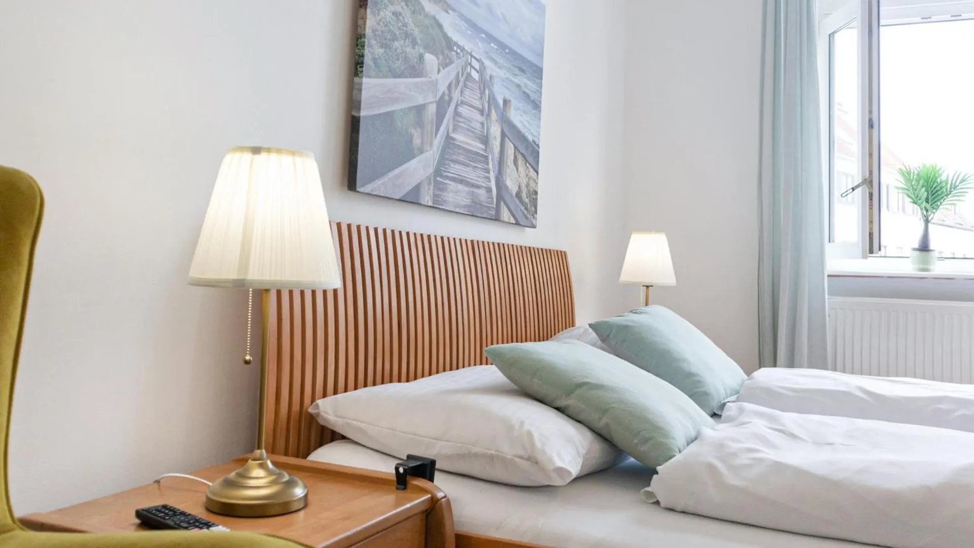 Affordable 2Br Apt Central Location In Vienna Apartment